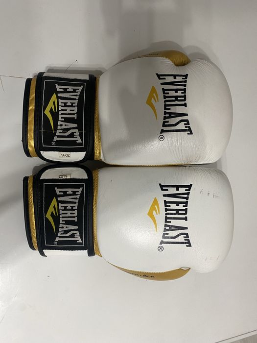Боксерские перчатки Everlast