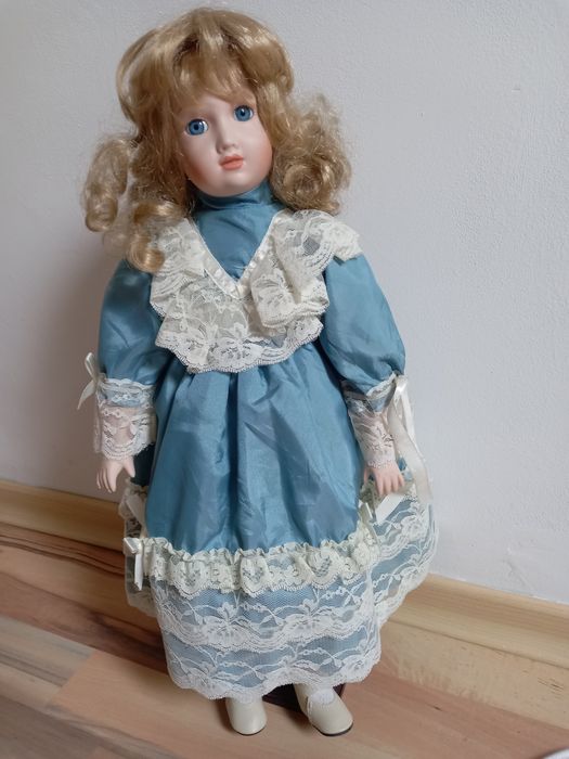 Порцеланова кукла .