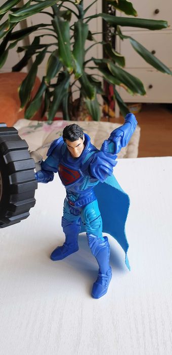 Figurina Superman: Man of Steel - Deluxe MEGA TIRE