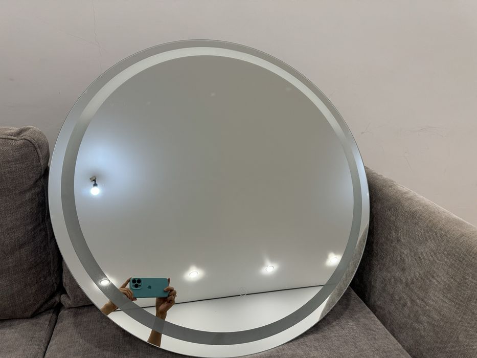 Продам зеркало диаметр 80 см.