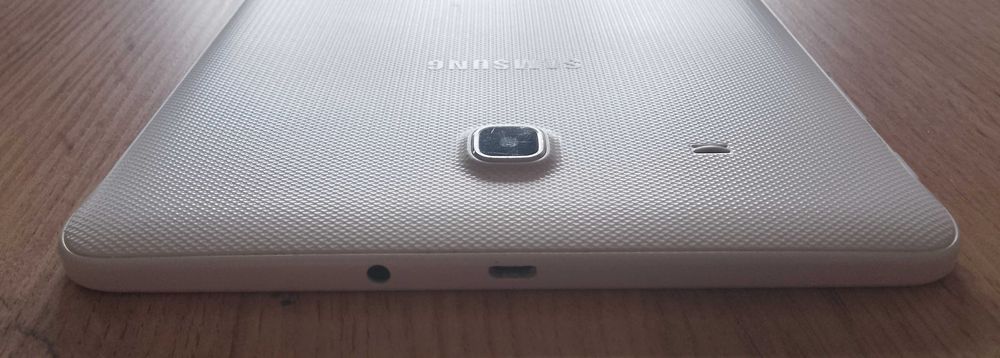 Таблет SAMSUG Galaxy Tab E SM-T561