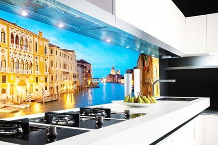 Кухонные фартуки из стекла