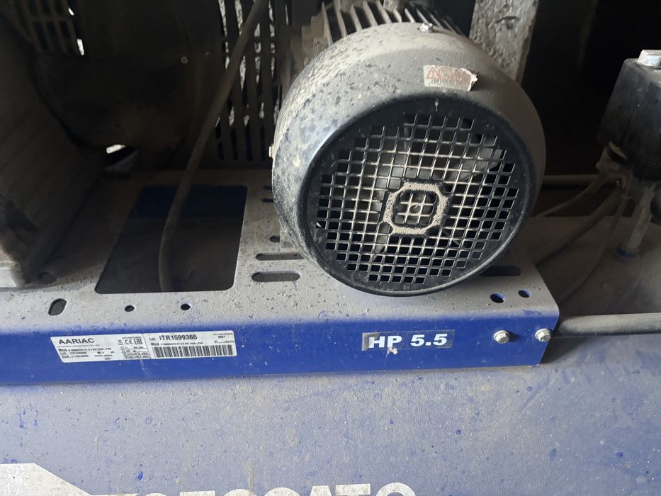 Compresor trifazic cu 5.5 cai 270 Lt