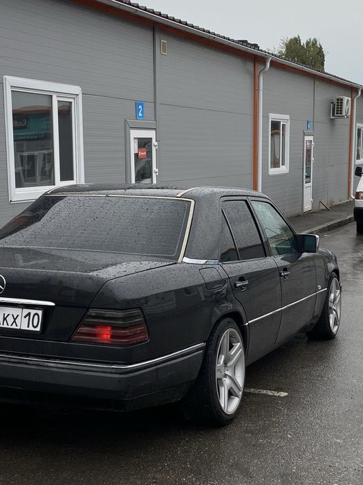 Продам Mercedes W124 E220