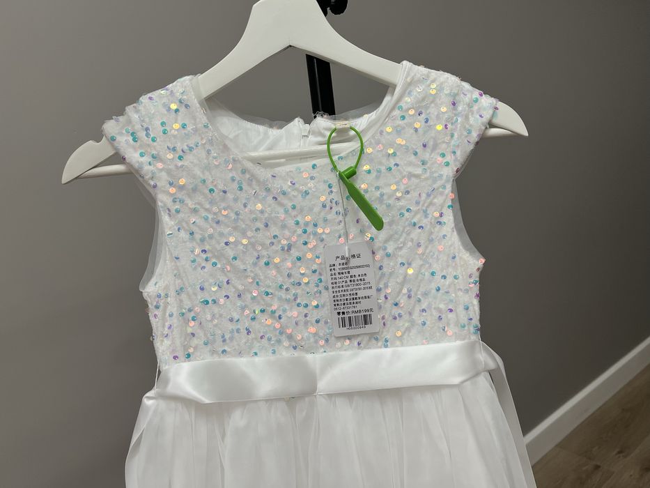 Платье белое нарядное