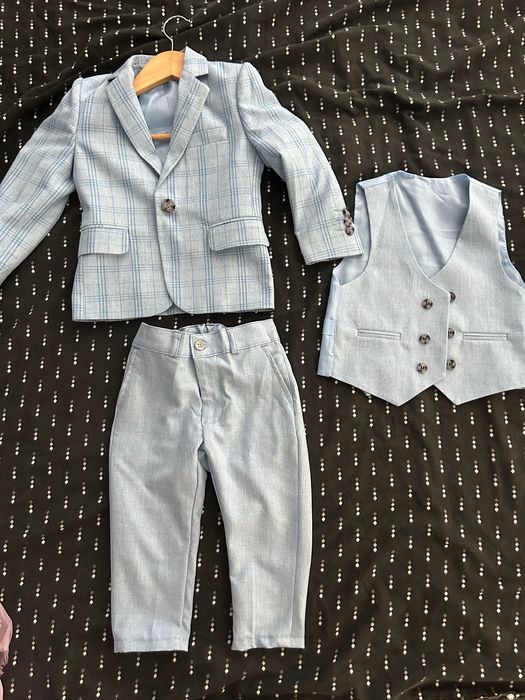 Официален детски костюм от три части  в синьо