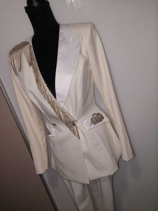 Compleu alb /costum sacou franjuri pietre,pantaloni talie inalta BBY