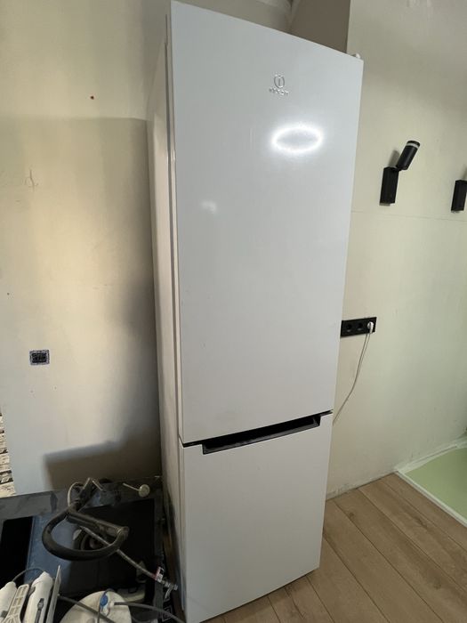 Холодильник Indesit