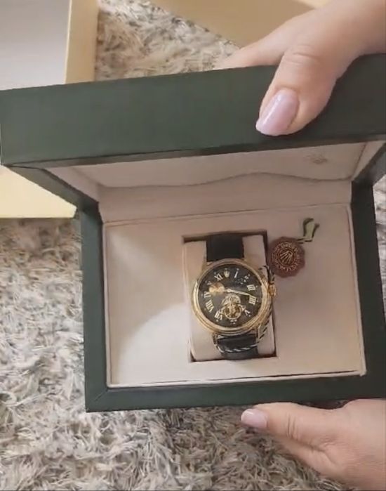 Vand ceas rolex cu cutie originala toate acesorile !