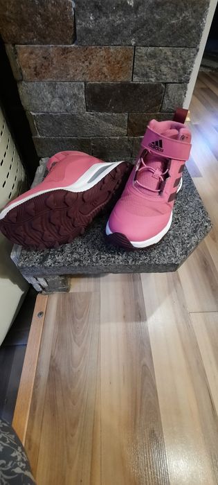 Спортни обувки Nike и Adidas