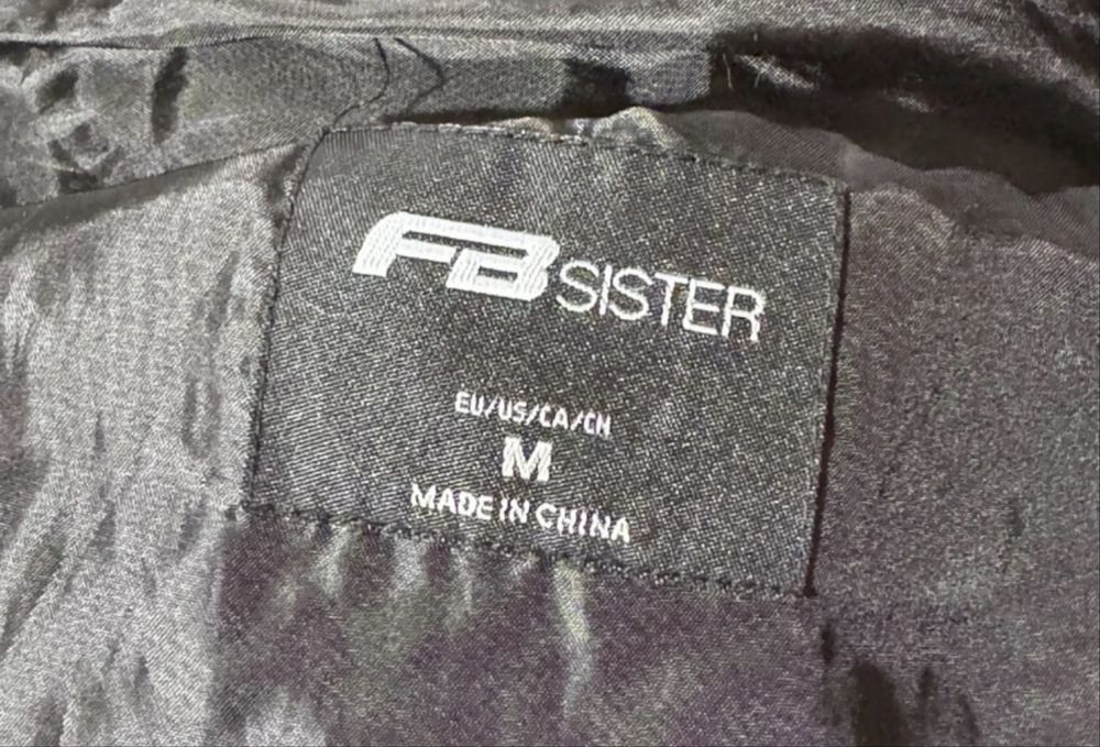 Vesta neagra cu fermoar si buzunare New Yorker
