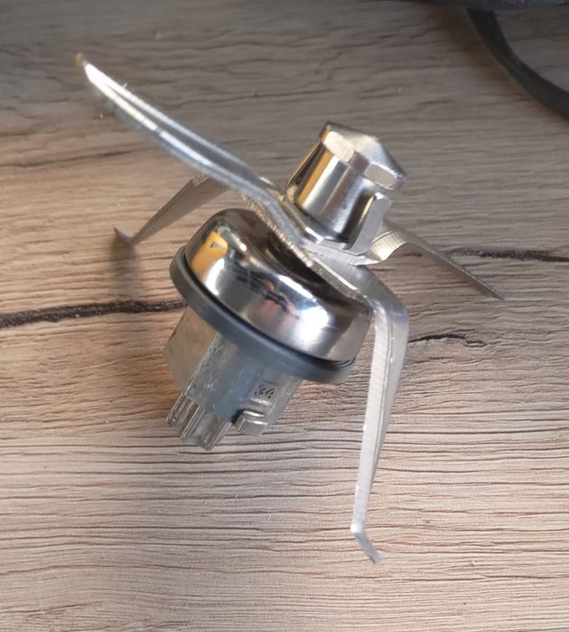 Cuțit thermomix Tm 21 sau vortex. Trimit prin OLX cu verificare colet.