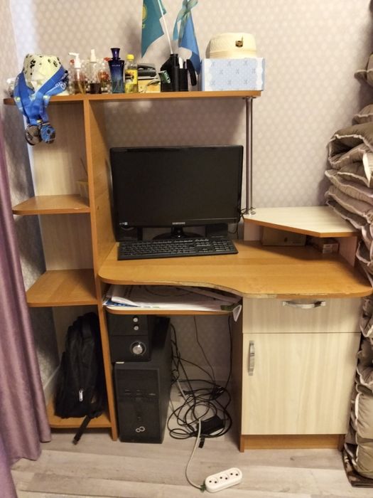 Продам стол компьютерный