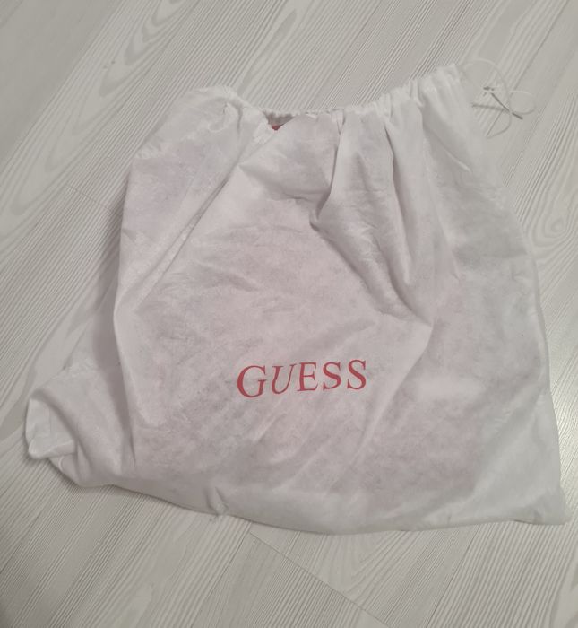 Дамска чанта Guess