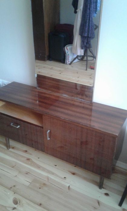 Тоалетка с два броя нощни шкафчета