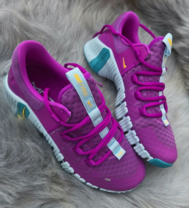 Nike Metcon оригинални дамски сникърси нови с оригиналната  кутия 38.5