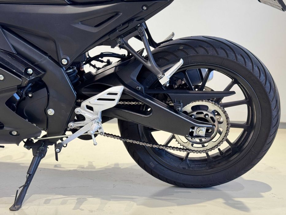Motocicleta Yamaha YZF R125