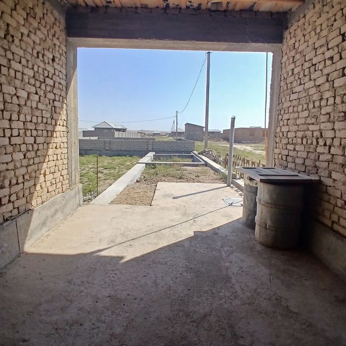 Nurobod Yangishloqdagi boĝcha yaqinidagi hovli sotiladi