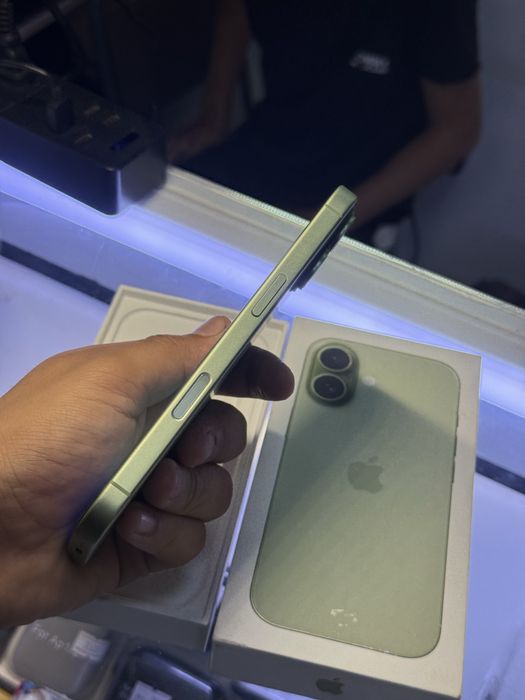 iphone 17 в идеальном состояний
