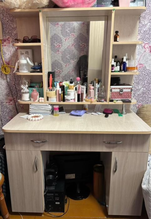 Продам туалетная столик