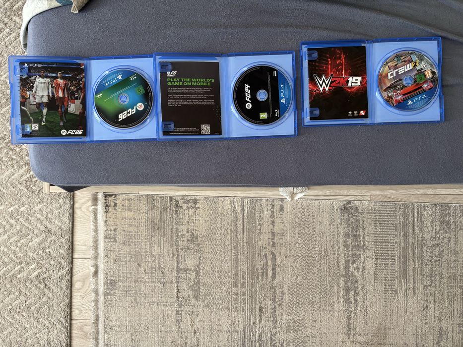 PS4 Pro 1TB в отлично състояние + 2 оригинални джойстика + 3 игри, напълно готов за игра
