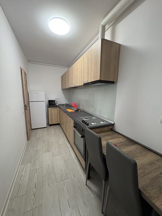 Închiriez apartament cu o cameră + living