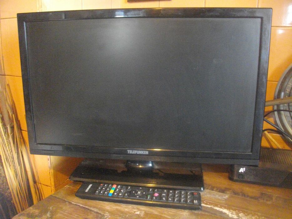 LED телевизор монитор 22" отличен TELEFUNKEN T22FX182LP с дистанционно