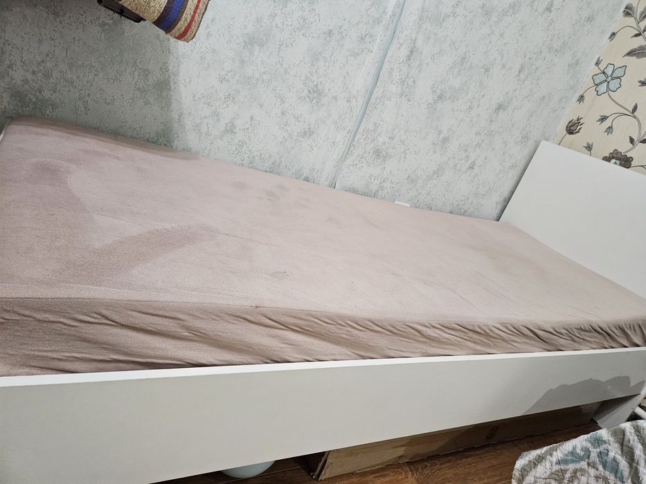 Продам односпальнюю  кроватьь