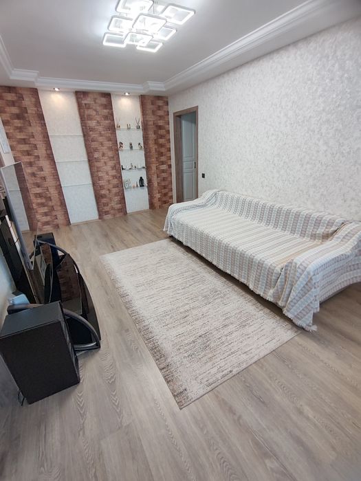 Продается 4-комн (9-12, 5 этаж) с мебелью
