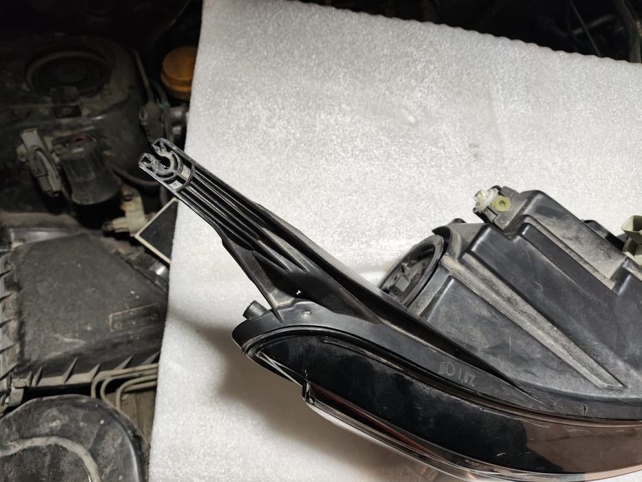 Продам фару правую