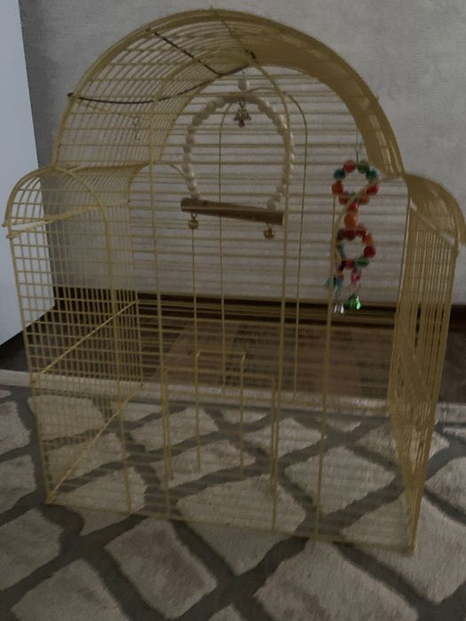 Продам клетку для волнистых попугаев.клетка собирается