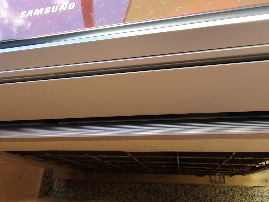 Aer condiționat Samsung Vivace (Bordo/Oglindă) - Defect / Pentru piese"