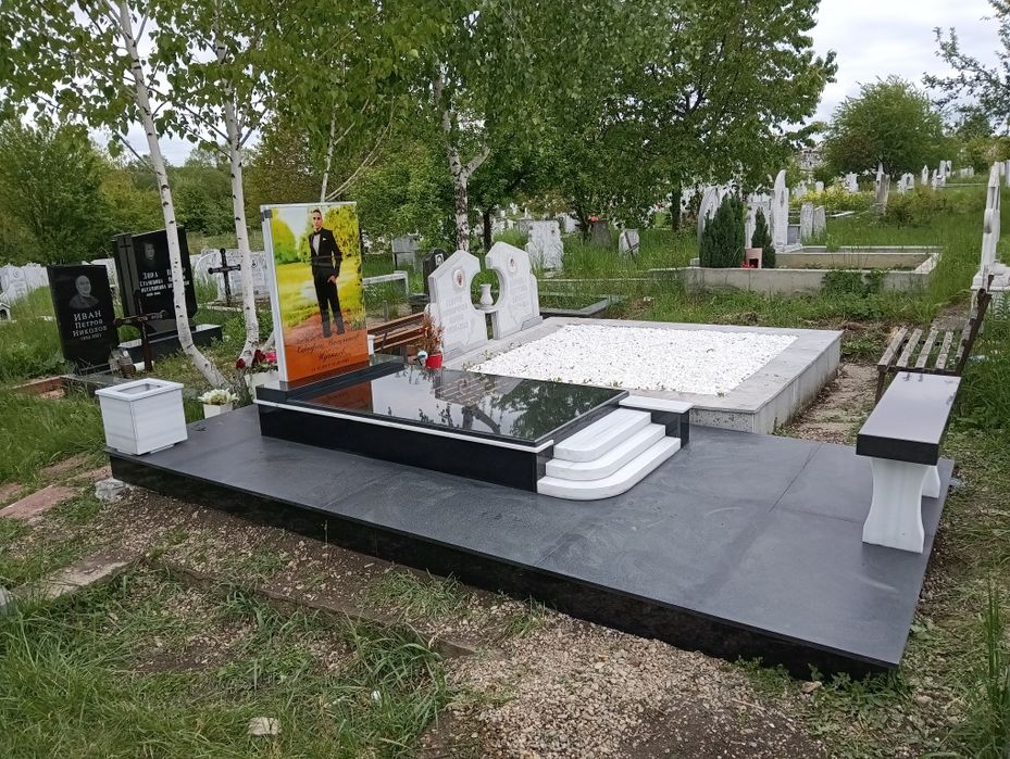 Надгробни паметници