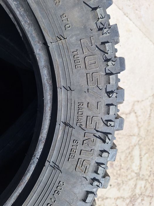 Продам шины на ниву размер R 15