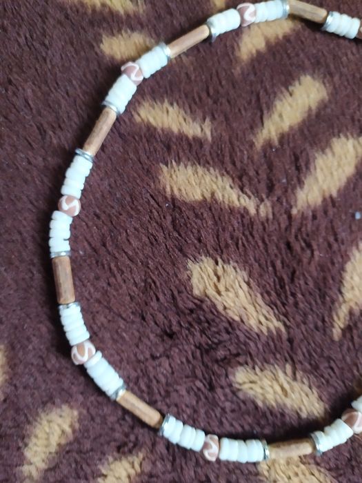 Продам женские бусы.