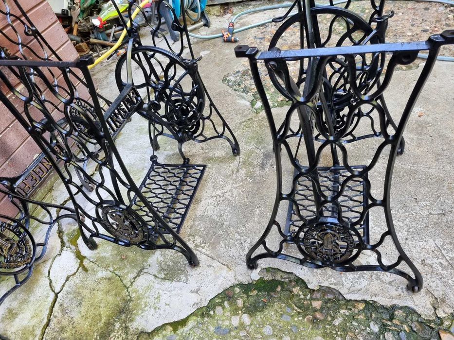 Singer метални крака за шевна машина.