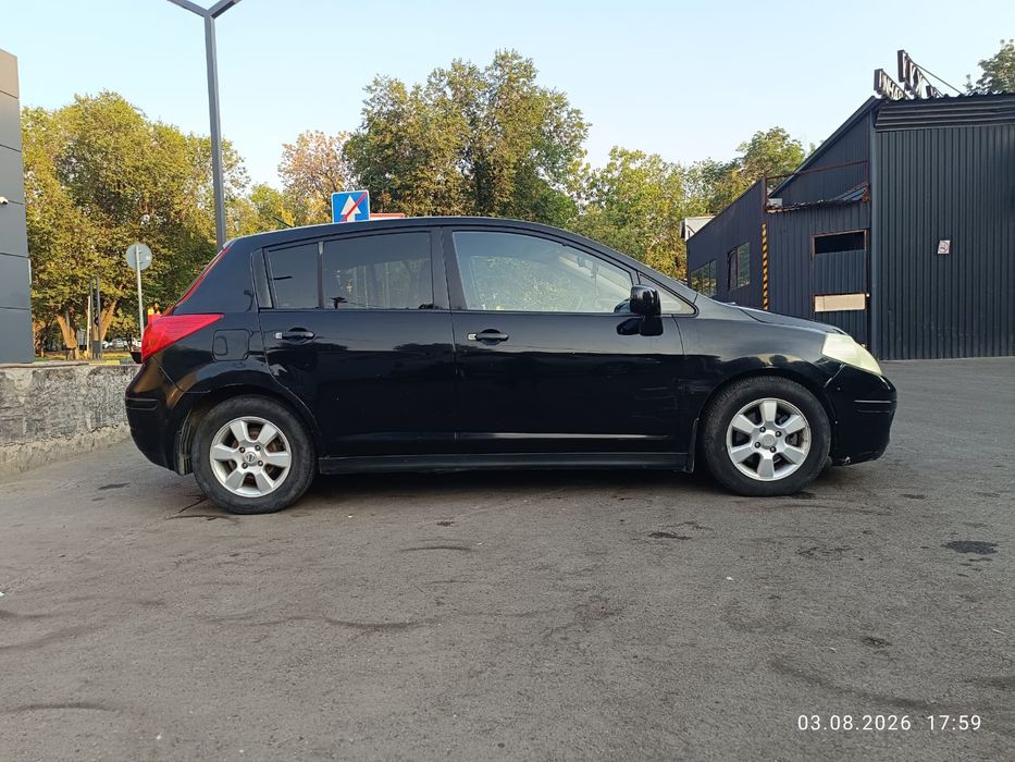 Продам автомобиль Nissan versa срочно