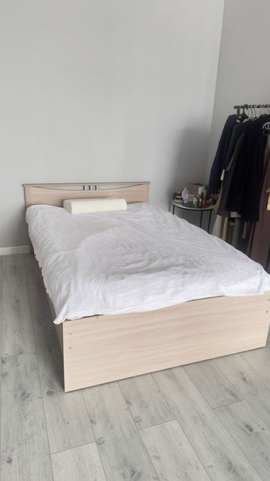 Продам кровать 1,5 с матрасом