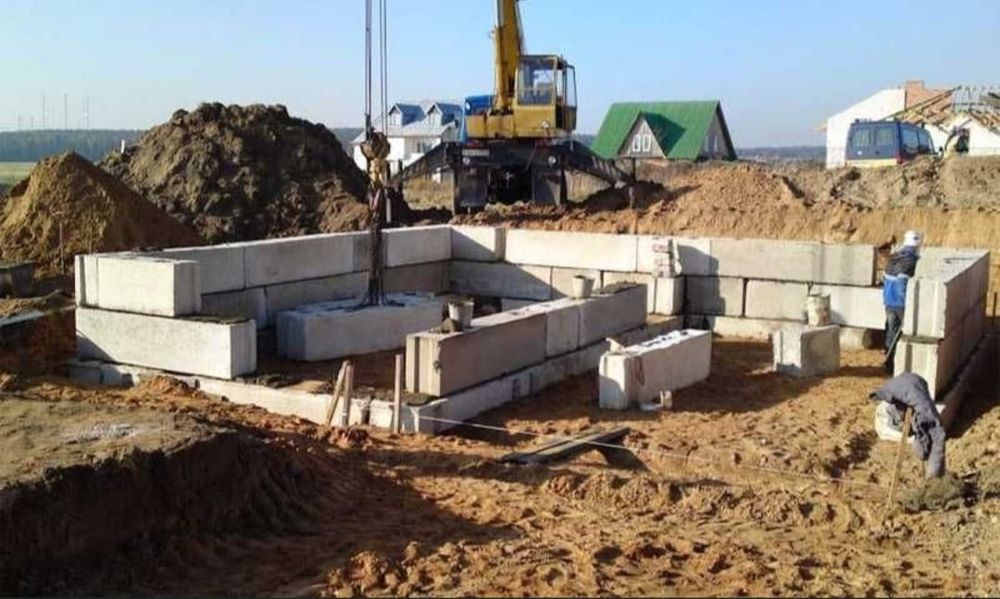 Фундамент строитель каменьшик