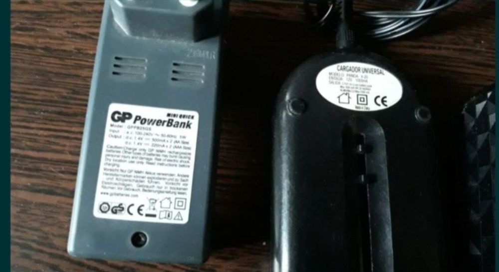 incarcator universal acumulatori si baterii