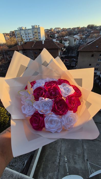 Ръчно изработени рози от сатен и фоам