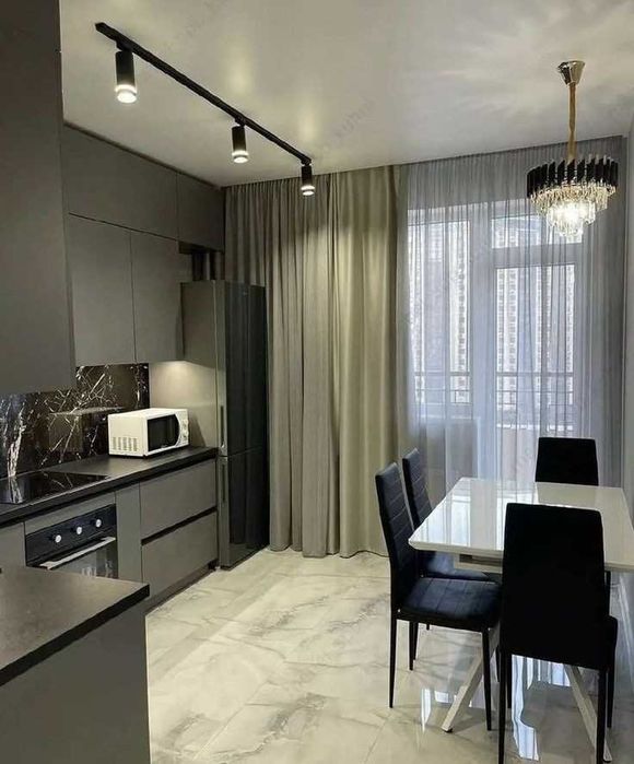 Идеальный натяжной потолок за 1 день – забудьте о трещинах и ремонтах!