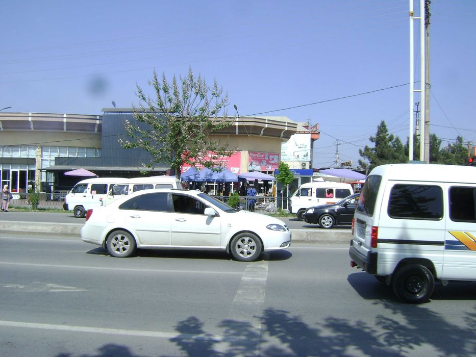 Цифровой  рабочий  фотоаппарат Sony. В комплекте аккумуляторы б/у