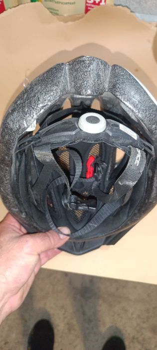 Продават се 2 броя каски за велосипед