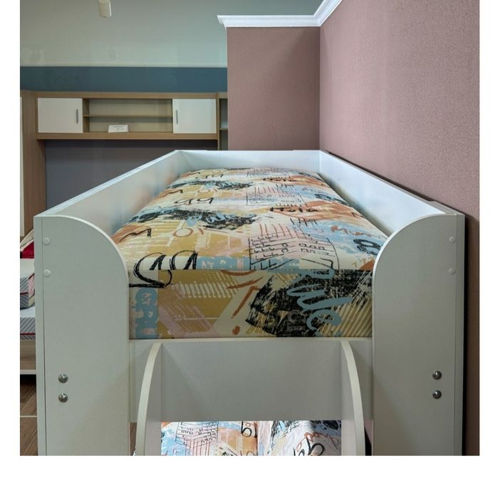 Двухъярусная кровать