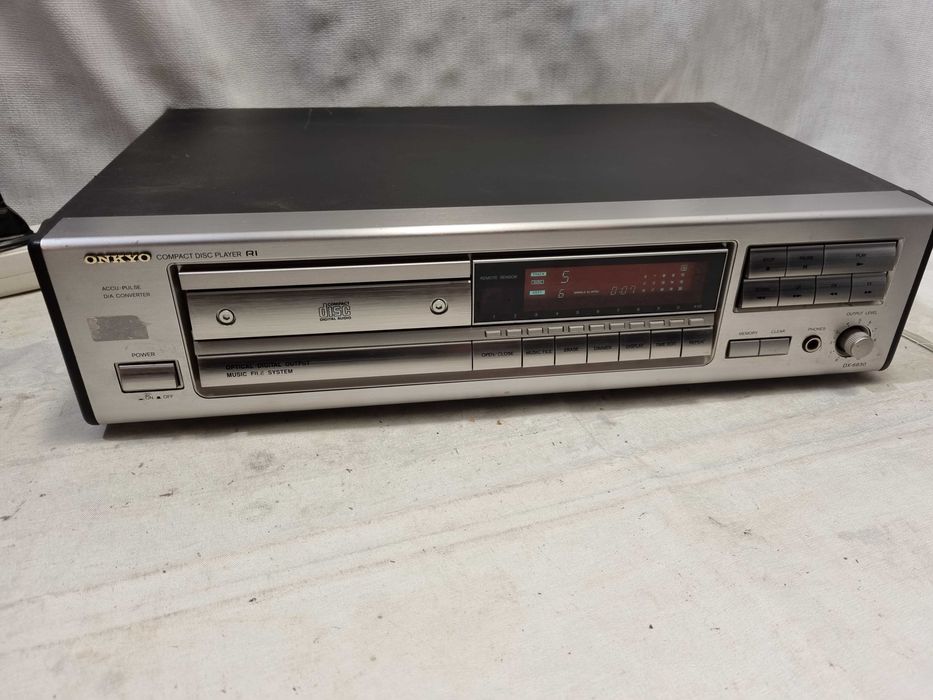 Onkyo DX-6830 1 bit