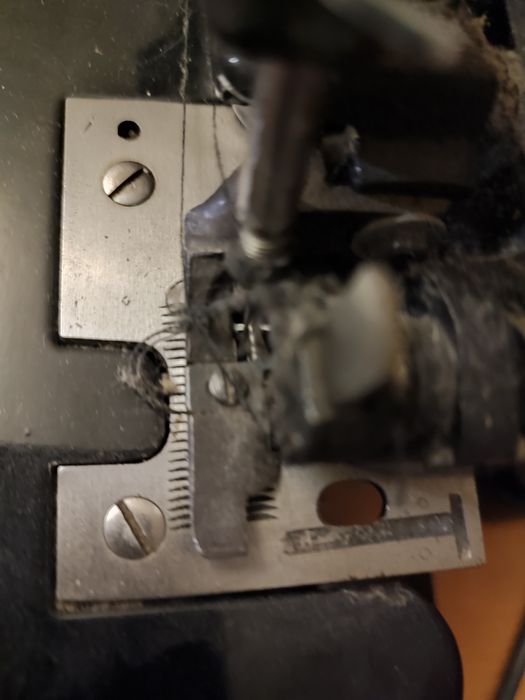 Продам оверлок 51