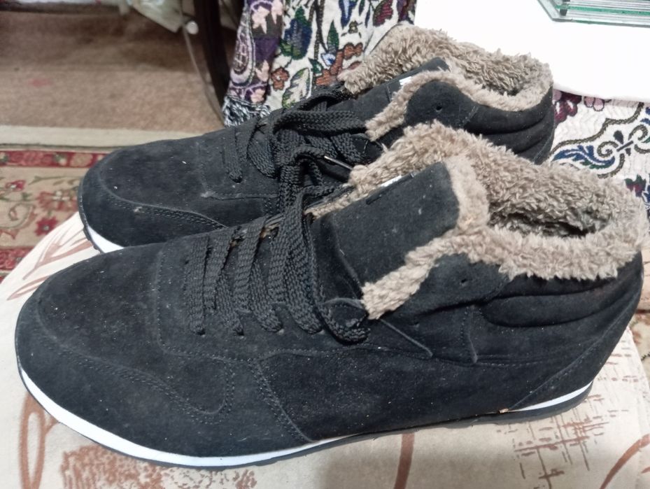 Продам кроссовки демисезонные