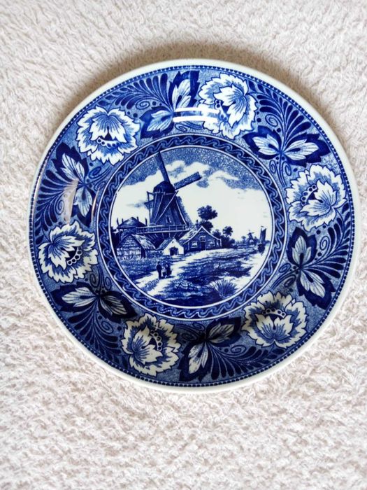 Чинии за стена на DELFT