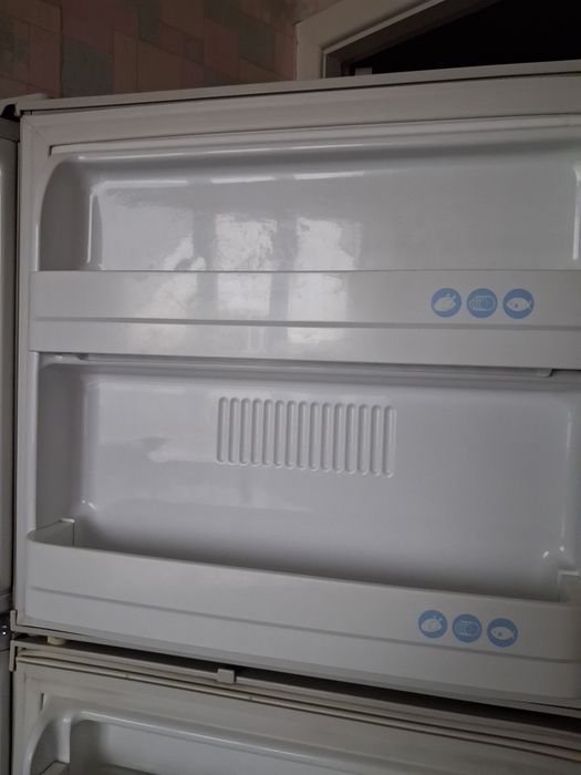 Холодильник  2х камерный, марки LG